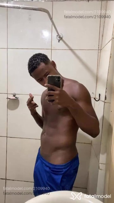 Acompanhante homem com cabelo castanho de olhos pretos - Smith