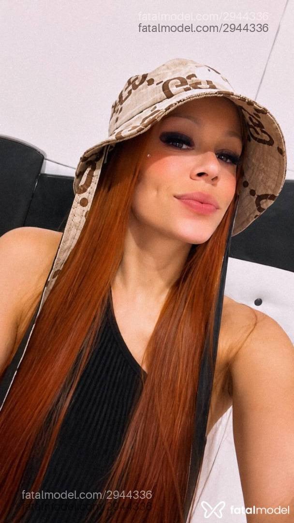 Acompanhante mulher ruiva (o) de olhos castanhos - Maryjanne