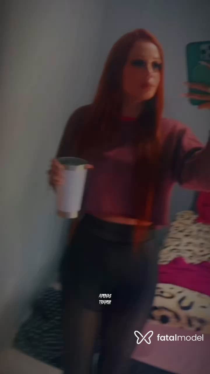 Acompanhante mulher ruiva (o) de olhos castanhos - Maryjanne