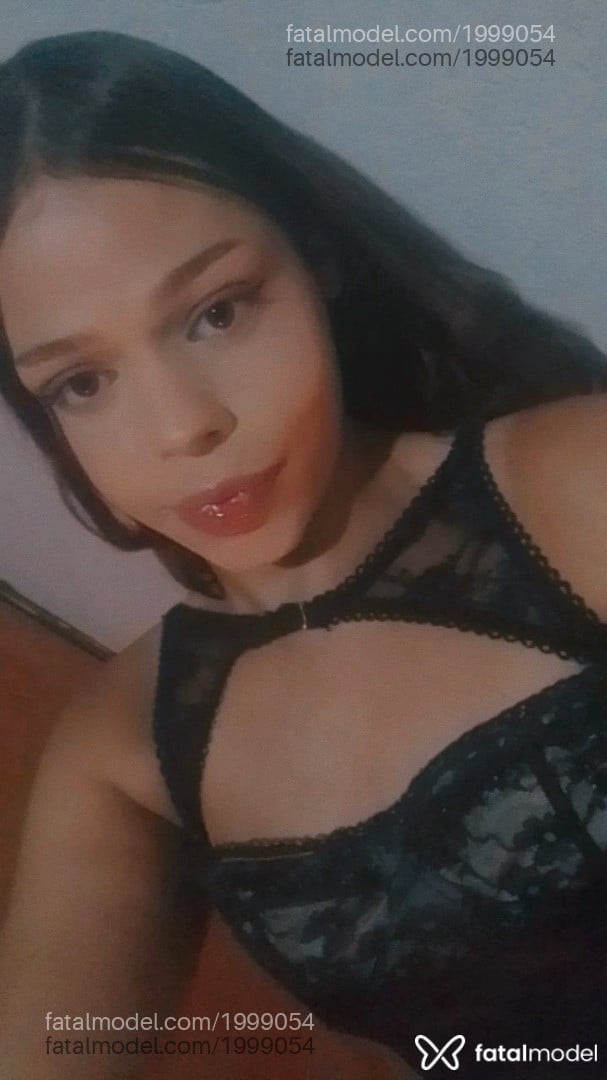 Acompanhante mulher trans com cabelo castanho de olhos mel em Pelotas - Lívia