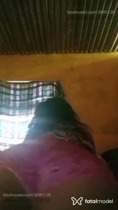 Acompanhante mulher com cabelo castanho de olhos castanhos - Pulsante Acompanhante mulher com cabelo castanho de olhos castanhos - Pulsante