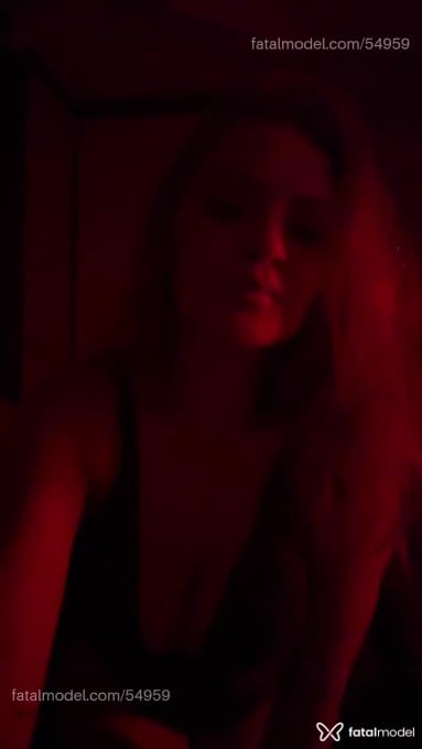 Acompanhante mulher ruiva (o) de olhos castanhos em Virtual - Nina Sag