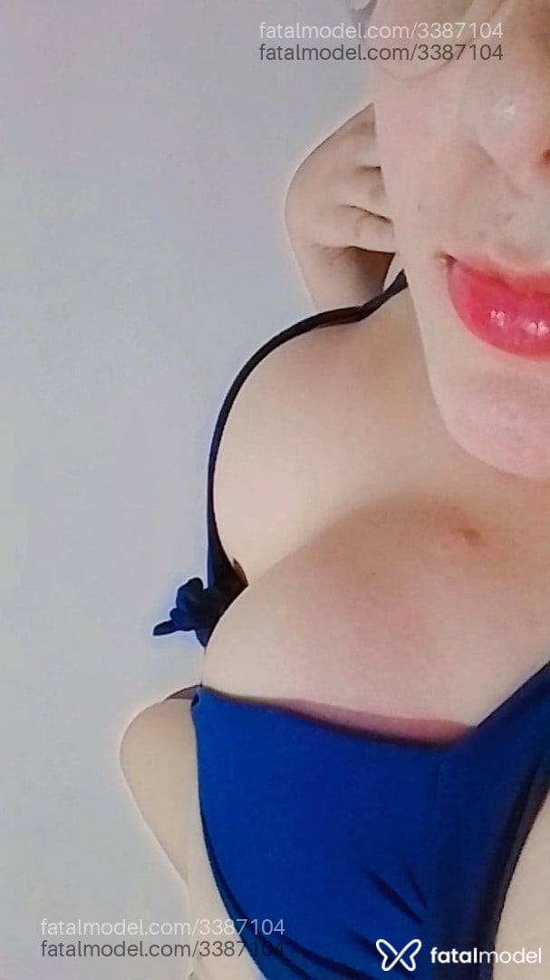 Acompanhante mulher com cabelo colorido de olhos castanhos em Baixo Guandu - Saoryzinha