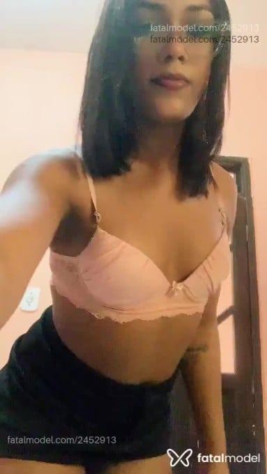 Acompanhante mulher trans com cabelo castanho de olhos castanhos em Salvador Acompanhante mulher trans com cabelo castanho de olhos castanhos em Salvador - Thaylinha