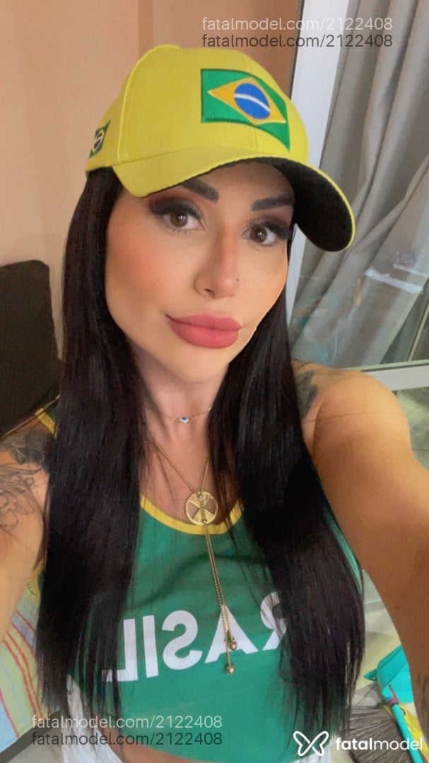Acompanhante mulher com cabelo castanho de olhos verdes em Vila Velha - Camila Ferrari