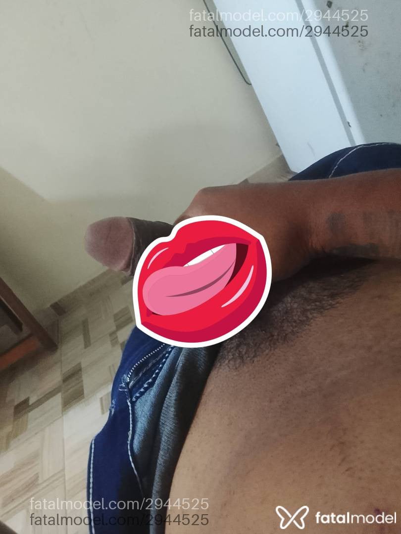 Acompanhante homem com cabelo grisalho de olhos pretos em Balneário Camboriú - William