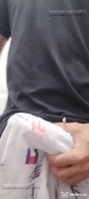 Acompanhante homem com cabelo castanho de olhos castanhos - Dougm
