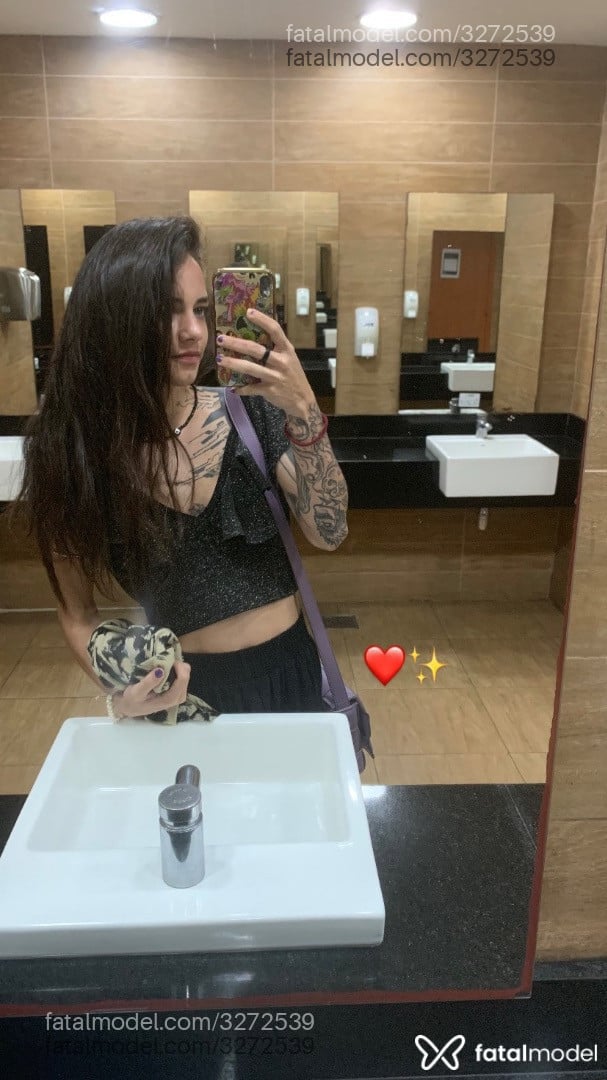 Acompanhante mulher com cabelo castanho de olhos verdes em São Paulo - Dionea