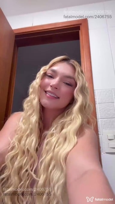 Acompanhante mulher loira (o) de olhos castanhos em Goiânia Acompanhante mulher loira (o) de olhos castanhos em Goiânia - Angela Gues