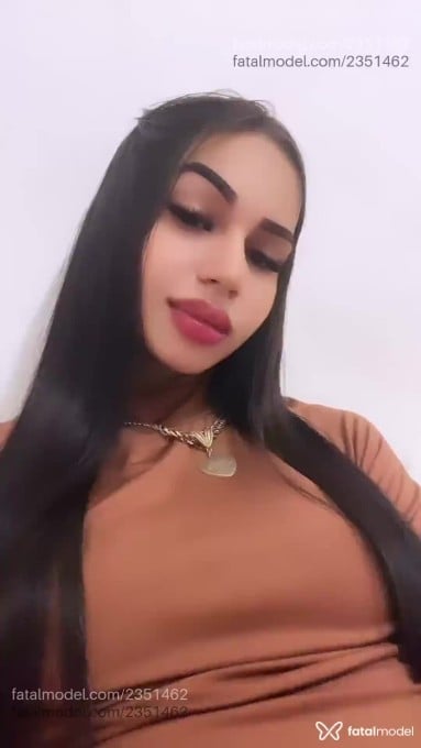 Acompanhante mulher com cabelo castanho de olhos castanhos - Ray Marques