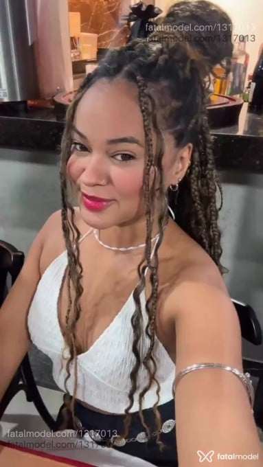 Acompanhante mulher com cabelo castanho de olhos castanhos em Aparecida de Goiânia Acompanhante mulher com cabelo castanho de olhos castanhos em Aparecida de Goiânia - Safira Miller