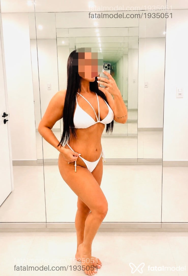 Acompanhante mulher com cabelo castanho de olhos verdes em Vitória - Gabi Campos