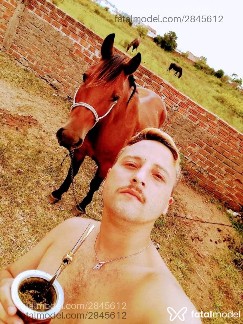 Acompanhante homem morena (o) de olhos castanhos em Rio Grande - Acompanhante