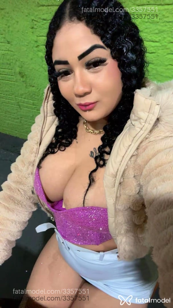 Acompanhante mulher com cabelo castanho de olhos castanhos - Leticia Acompanhante mulher com cabelo castanho de olhos castanhos - Leticia