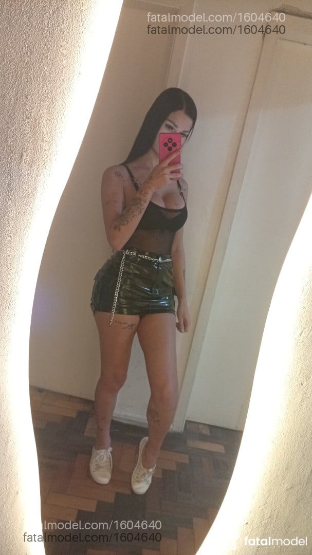 Acompanhante mulher trans com cabelo castanho de olhos castanhos em Porto Alegre - Morena