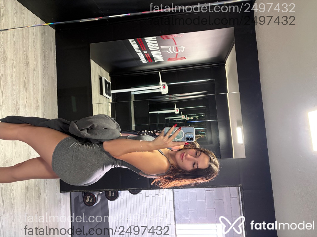 Acompanhante mulher com cabelo castanho de olhos castanhos - Mia Mii Acompanhante mulher com cabelo castanho de olhos castanhos - Mia Mii