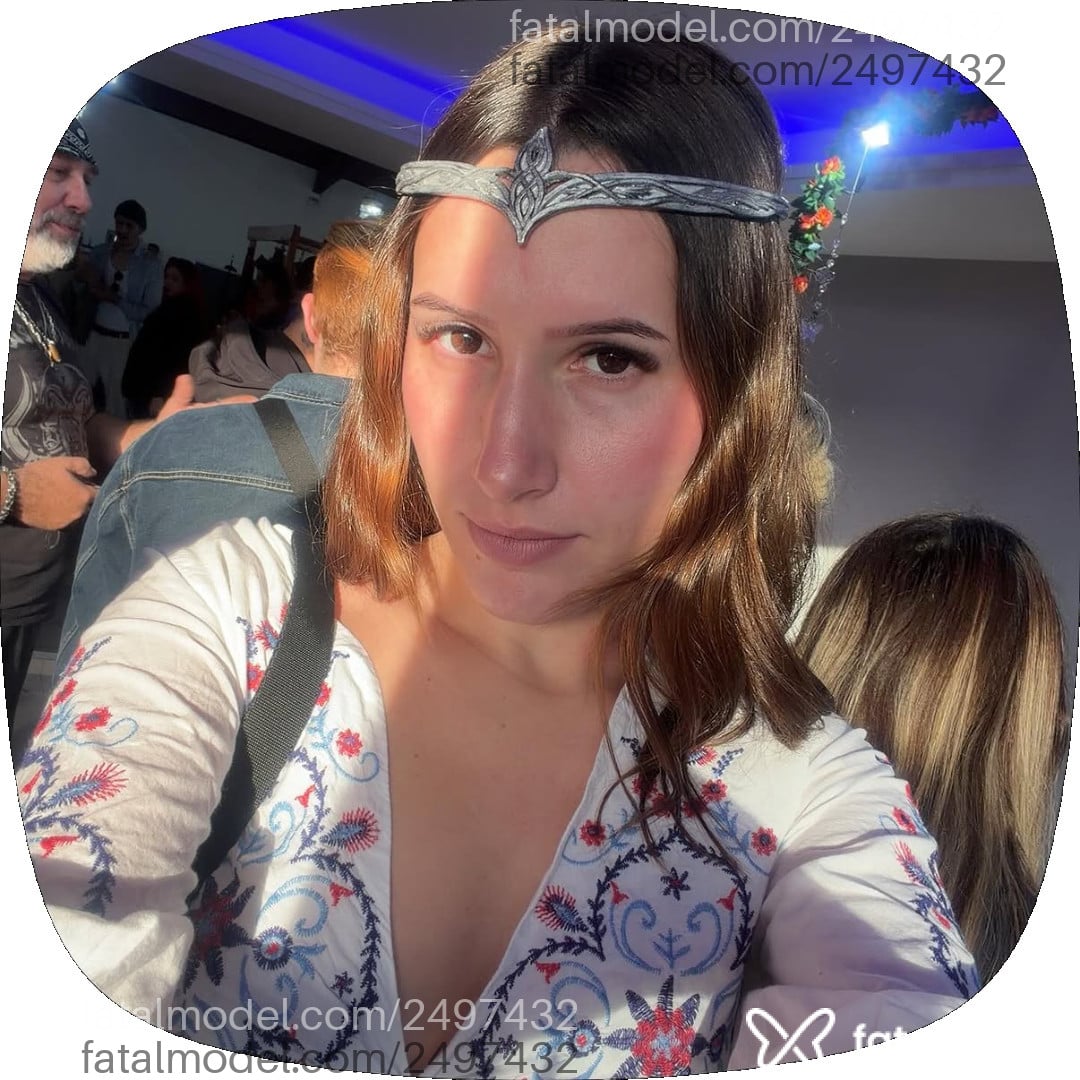 Acompanhante mulher com cabelo castanho de olhos castanhos em Curitiba - Mia Mii