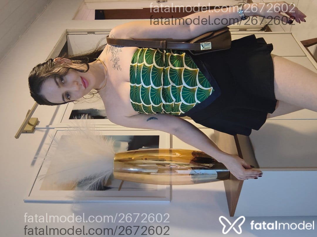 Acompanhante mulher com cabelo castanho de olhos mel em Virtual - Heloísa