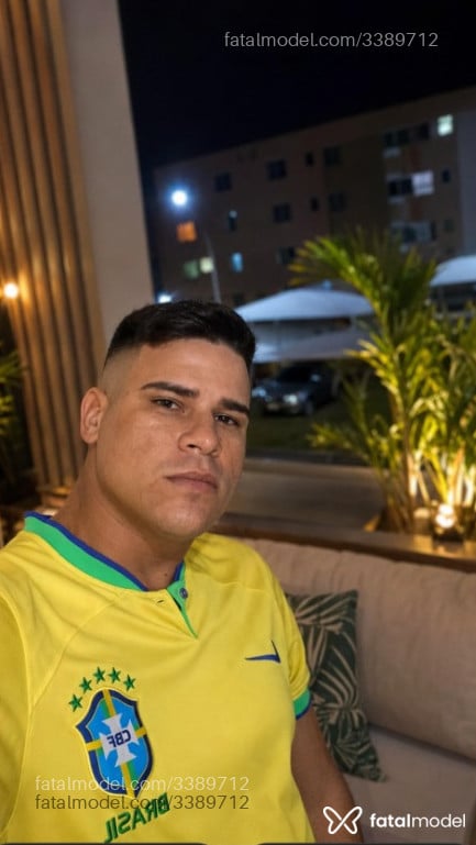Acompanhante homem com cabelo castanho de olhos castanhos em Brasília - Gabriel