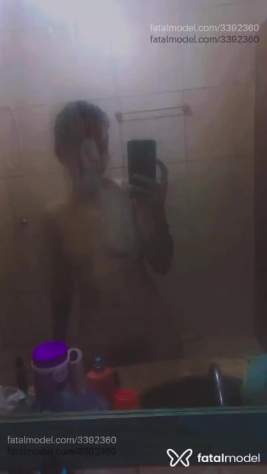 Acompanhante não-binário com cabelo castanho de olhos castanhos - Lucas Oliveira Acompanhante não-binário com cabelo castanho de olhos castanhos - Lucas Oliveira