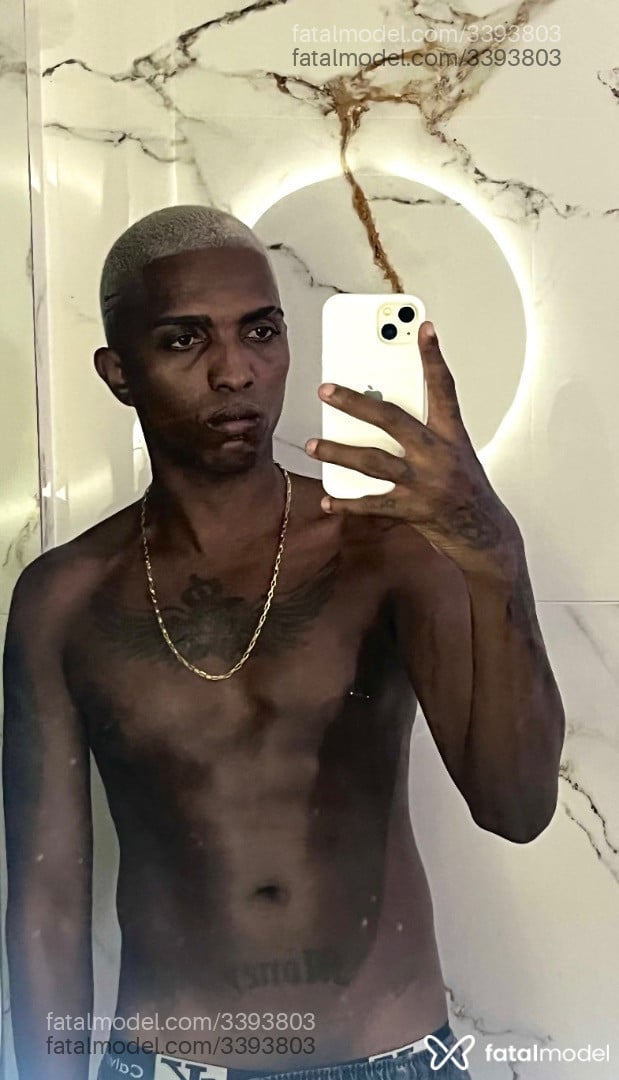 Acompanhante homem com cabelo castanho de olhos pretos em São João de Meriti Acompanhante homem com cabelo castanho de olhos pretos em São João de Meriti - Wellington Santos