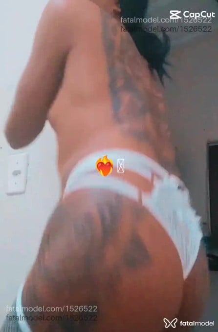 Acompanhante mulher trans morena (o) de olhos pretos - Lua