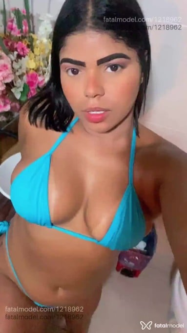 Acompanhante mulher morena (o) de olhos pretos em Luís Eduardo Magalhães - Aisha