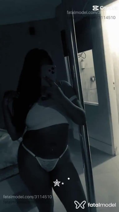 Acompanhante mulher morena (o) de olhos pretos - Bruna