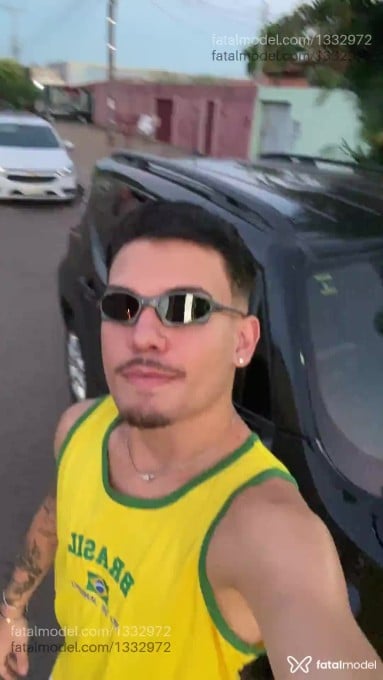 Acompanhante homem com cabelo castanho de olhos castanhos - Vittor Silva Acompanhante homem com cabelo castanho de olhos castanhos - Vittor Silva