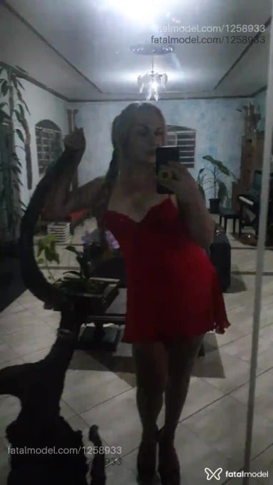 Acompanhante mulher trans loira (o) de olhos castanhos - Pitty