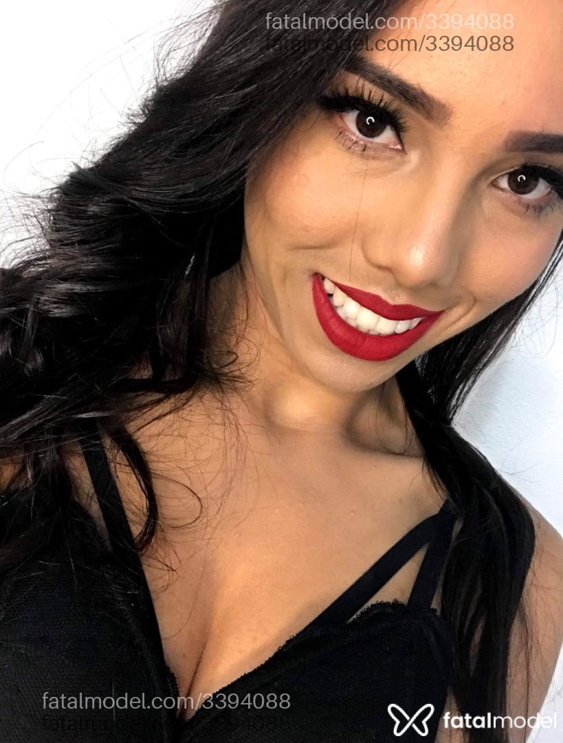 Acompanhante mulher com cabelo castanho de olhos pretos em São Paulo Acompanhante mulher com cabelo castanho de olhos pretos em São Paulo - Medusa