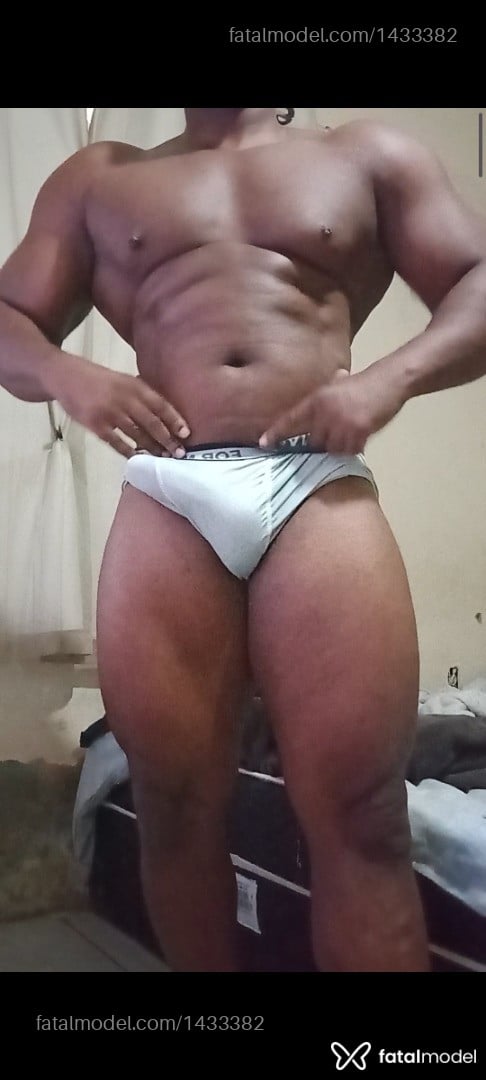 Acompanhante homem morena (o) de olhos castanhos em Virtual Acompanhante homem morena (o) de olhos castanhos em Virtual - Jhemesom