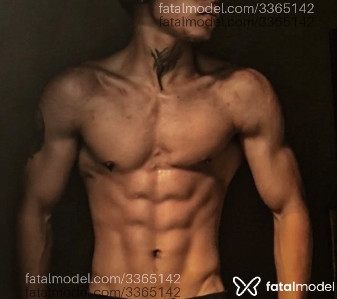 Acompanhante homem morena (o) de olhos castanhos em Jaraguá do Sul - Demon