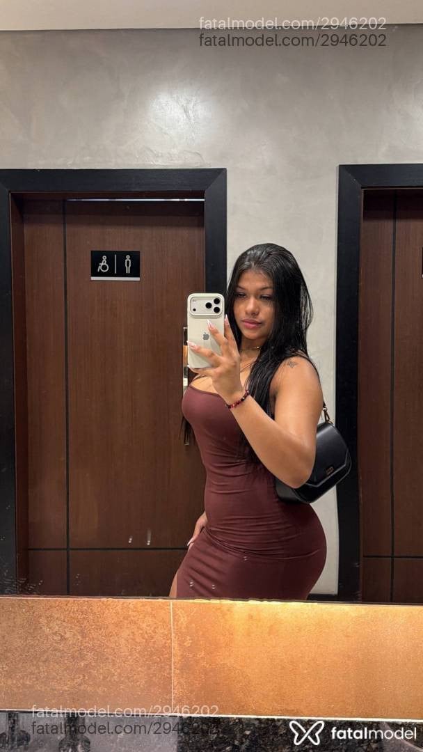 Acompanhante mulher morena (o) de olhos pretos - índiasfd