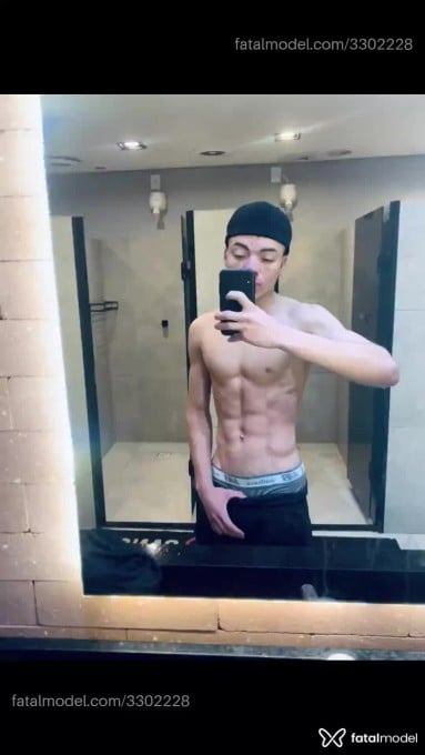Acompanhante homem com cabelo castanho de olhos castanhos - Savage