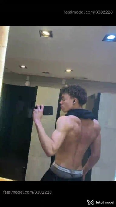 Acompanhante homem com cabelo castanho de olhos castanhos - Savage