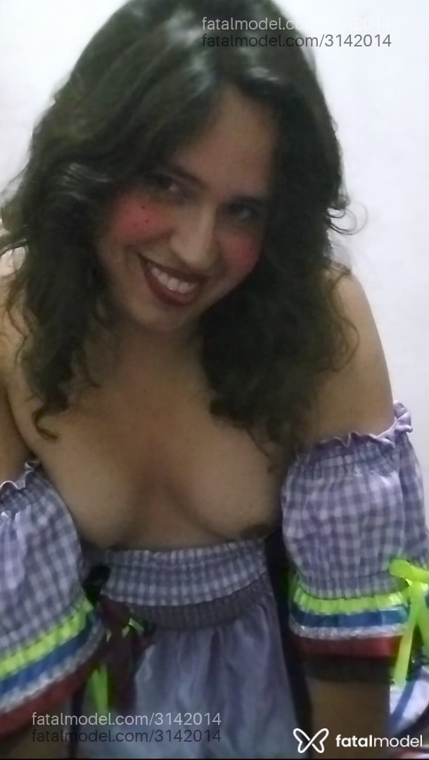 Acompanhante mulher trans com cabelo castanho de olhos castanhos em Uberlândia - Diana Beatriz
