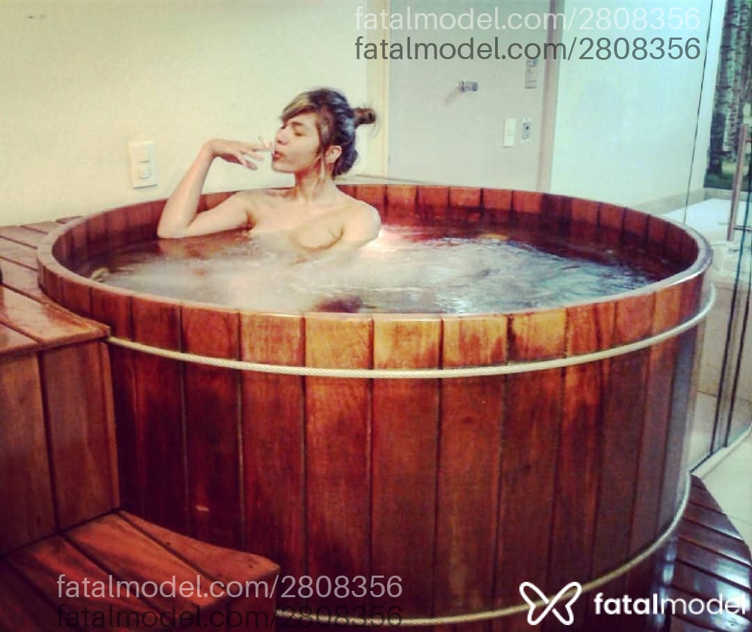 Acompanhante mulher trans loira (o) de olhos castanhos - Sarah Sato