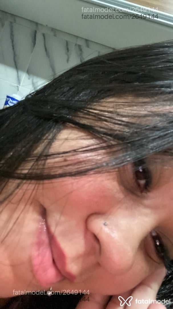 Acompanhante mulher com cabelo castanho de olhos castanhos em Virtual Acompanhante mulher com cabelo castanho de olhos castanhos em Virtual - Eveee