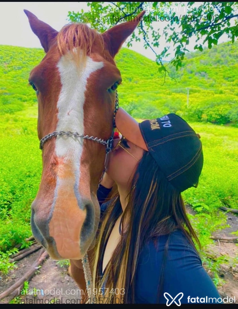Acompanhante mulher loira (o) de olhos castanhos em Paracuru - Brat