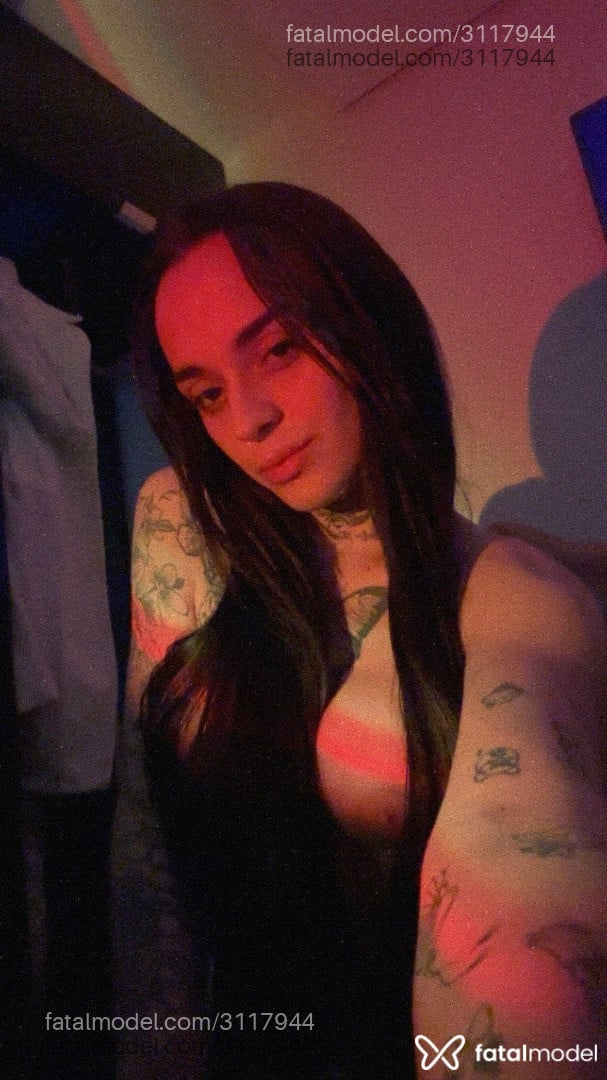 Acompanhante mulher trans com cabelo castanho de olhos mel em São Paulo - Maria Stella