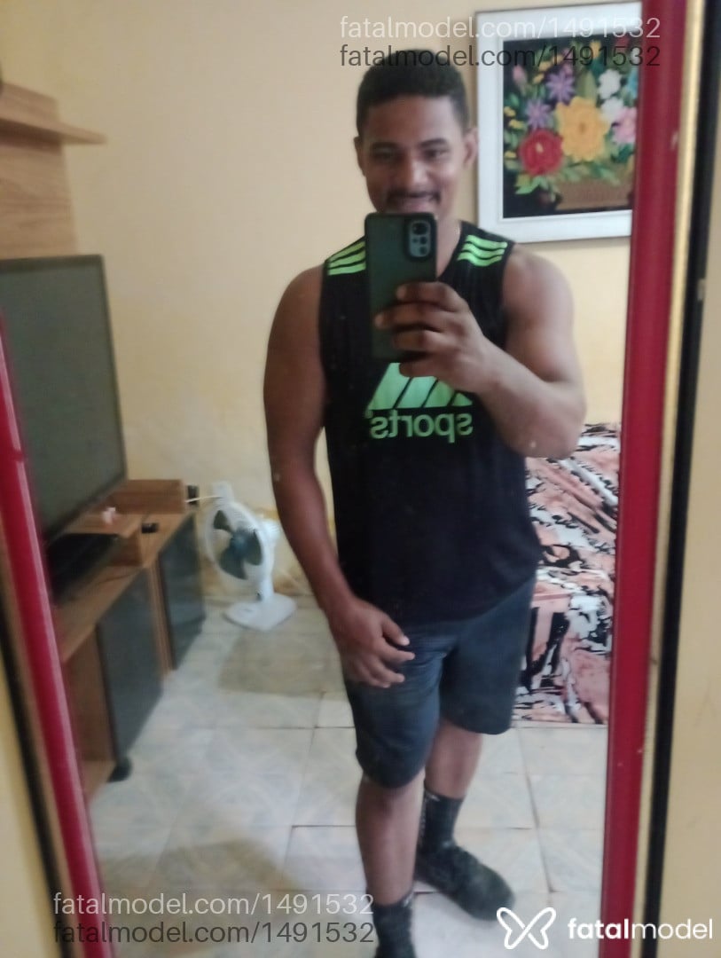 Acompanhante homem morena (o) de olhos castanhos em Camaçari - Hugostoso