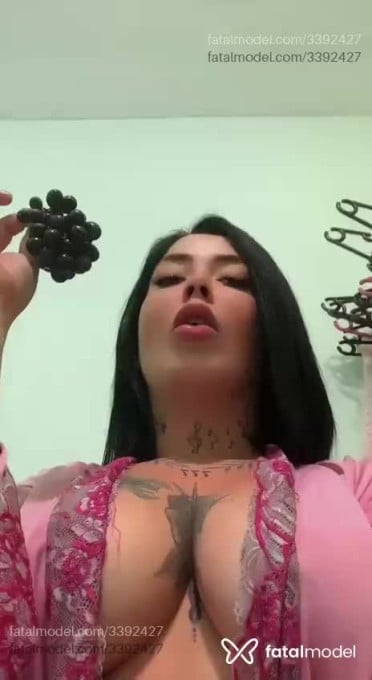 Acompanhante mulher morena (o) de olhos mel em Virtual Acompanhante mulher morena (o) de olhos mel em Virtual - Mariana Rosa