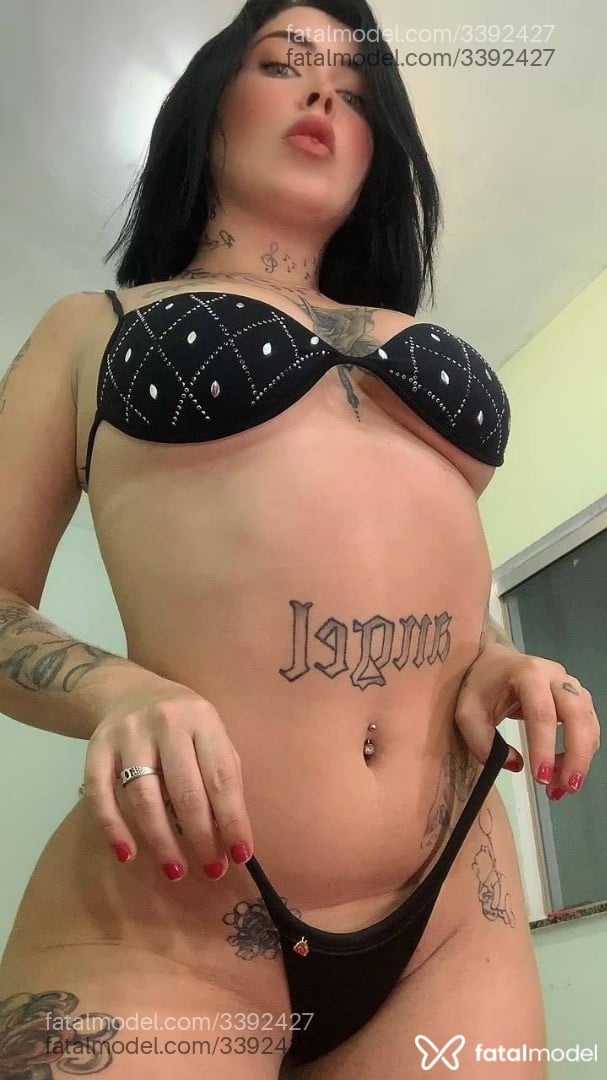 Acompanhante mulher morena (o) de olhos mel em Virtual Acompanhante mulher morena (o) de olhos mel em Virtual - Mariana Rosa