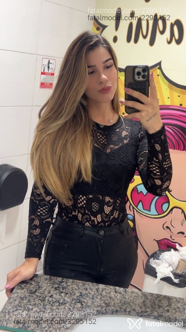 Acompanhante mulher loira (o) de olhos castanhos em Varginha - Ju Moraes