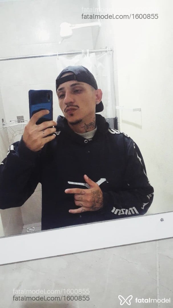 Acompanhante homem com cabelo castanho de olhos castanhos - Lucas Acompanhante homem com cabelo castanho de olhos castanhos - Lucas