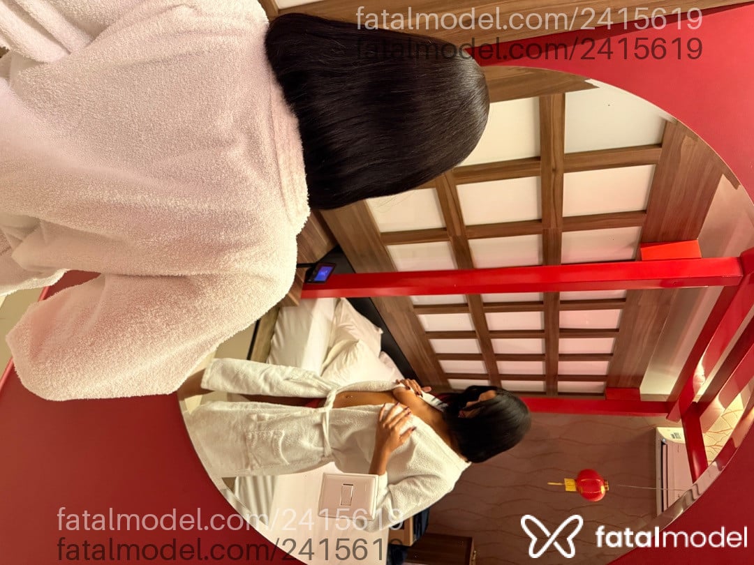 Acompanhante mulher morena (o) de olhos pretos - Samira