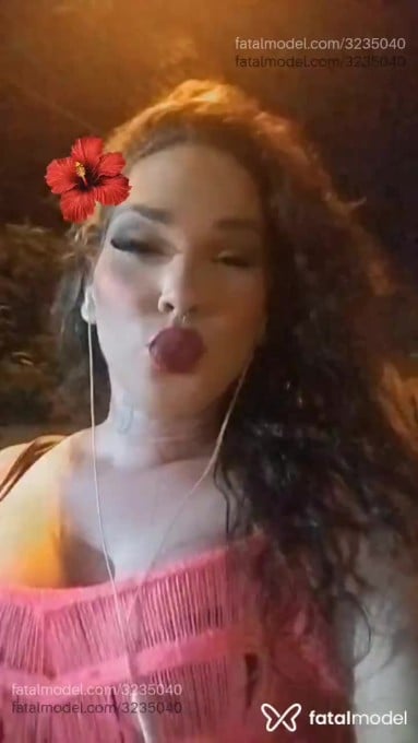 Acompanhante mulher trans com cabelo castanho de olhos castanhos em Jataí Acompanhante mulher trans com cabelo castanho de olhos castanhos em Jataí - Thays Orrayo