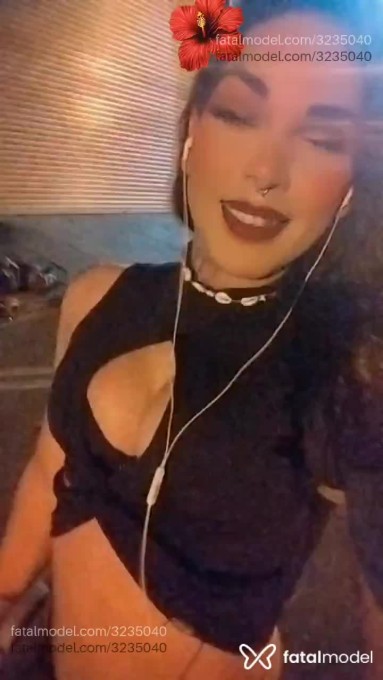 Acompanhante mulher trans com cabelo castanho de olhos castanhos em Jataí Acompanhante mulher trans com cabelo castanho de olhos castanhos em Jataí - Thays Orrayo