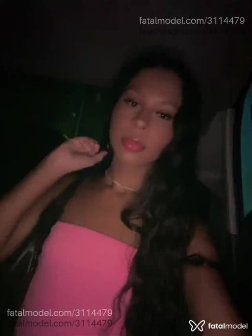 Acompanhante mulher trans morena (o) de olhos pretos - Cristiny Acompanhante mulher trans morena (o) de olhos pretos - Cristiny